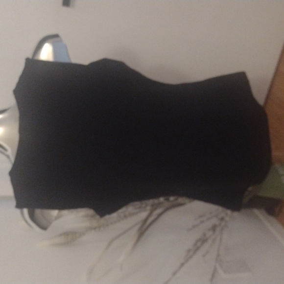 Cute black top - Picture 3 of 4